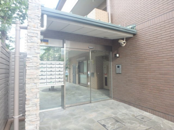 毎日通るエントランスはこのようになっています
