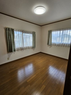 北西側のお部屋です。ほとんど使われていませんので綺麗ですよ