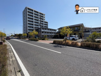 南草津駅、徒歩１０分圏内
平坦地で約108坪と、敷地ひろびろ！
市街地ですので、営業に適した立地条件！