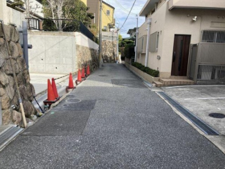 【前面道路含む現地写真】