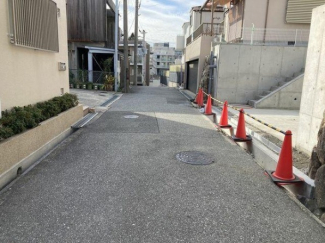 【前面道路含む現地写真】
