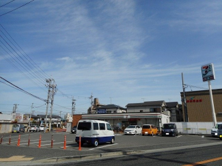 セブンイレブン江井島駅前店まで400m
