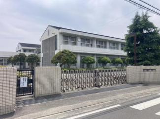 西条市立吉岡小学校まで665m