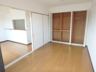 使い勝手のいい寝室です