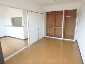 使い勝手のいい寝室です