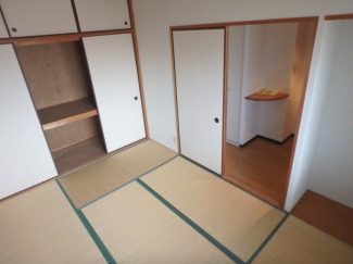 落ち着いた雰囲気の和室付きです