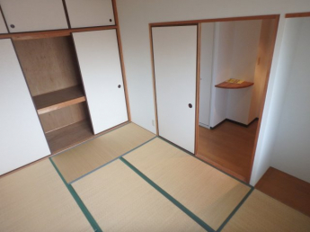落ち着いた雰囲気の和室付きです