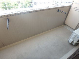 落ち着いた時間を過ごせるバルコニーです