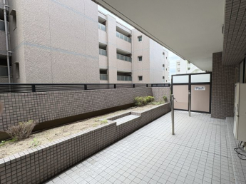 大型のバルコニーで日当たり良好