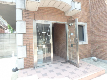 清潔なエントランスです