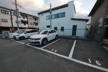 駐車場があるので、車を買う予定の方も安心です