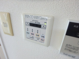 浴室乾燥機能付きです