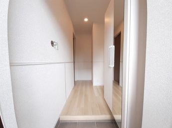 毎日通る玄関はこちらです