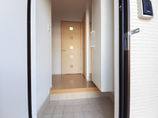 落ち着いた玄関です