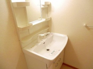 明るい洗面所です