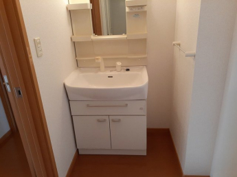 明るい洗面所です