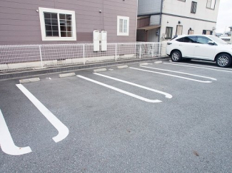 車をお持ちの方に嬉しい駐車場付きの物件です