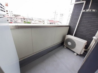 お洗濯にも便利なバルコニー付き
