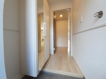 毎日通る玄関はこちらです