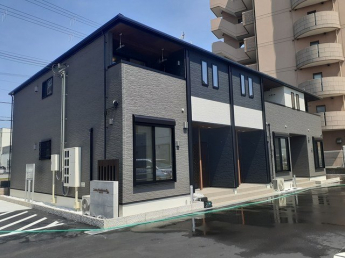 落ち着いた雰囲気の外観です
