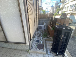 「リフォーム渡し物件」 ですので即ご入居頂けます♪前面道路の幅が広く、歩道がありますので小さなお子様も安心です。周辺には生活諸施設が充実！


