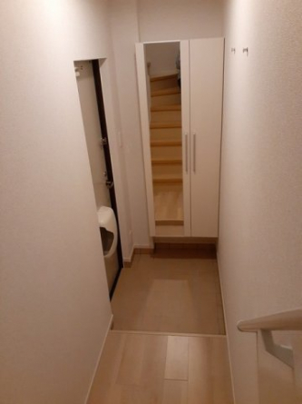 明るい玄関です