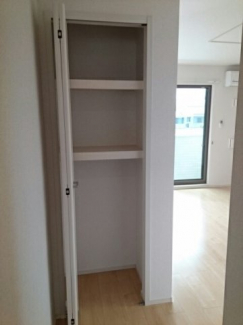 明るい色調の室内です