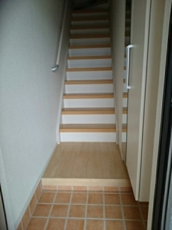 収納もある玄関です