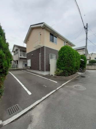 車をお持ちの方に嬉しい駐車場付きの物件です