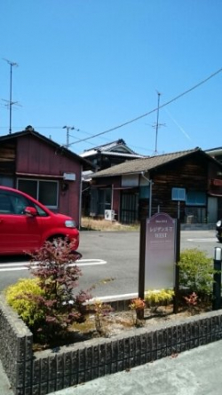 駐車場があるので、車を買う予定の方も安心です