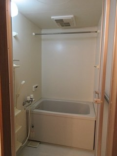 コンパクトで使いやすいお風呂です