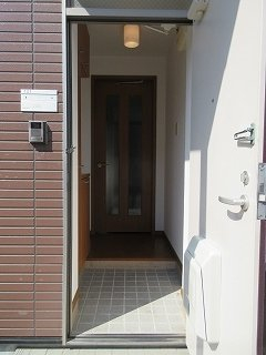 収納もある玄関です