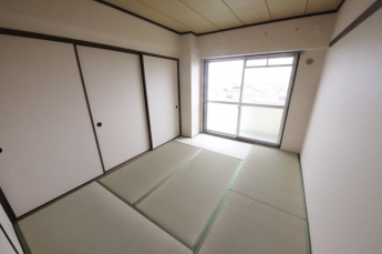 フローリングだけでなく、和室もあります