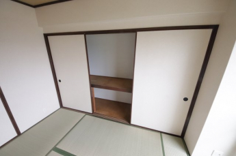 柔らかい畳が心地よい和室