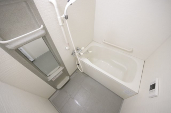 落ち着いた空間のお風呂です