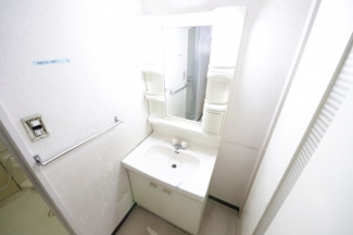 明るい洗面所です