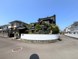 【リフォーム中】北西・北東の道路に面した角地。道幅は約４．２