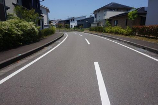 南東側前面道路（道路幅員約６ｍ）