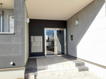 落ち着いたエントランスです