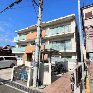 落ち着いた雰囲気の外観です