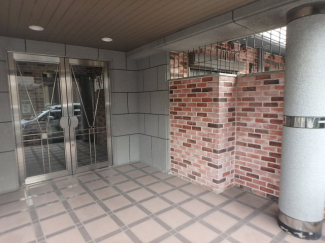 毎日通るエントランスはこのようになっています