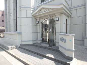 落ち着いたエントランスです