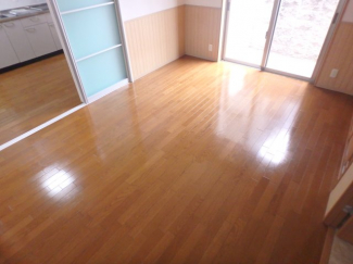 ゆったり過ごせる居間です