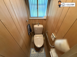 換気にも配慮した窓付きのトイレスペースとなっています。