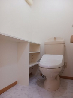 清潔感のあるトイレです