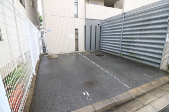 【駐車場】