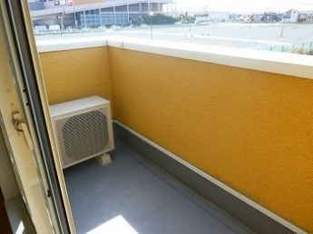 バルコニーからの眺めを楽しみながら食事をしませんか