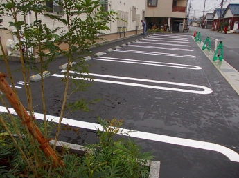 駐車場に車を止められます