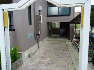 毎日通るエントランスはこのようになっています