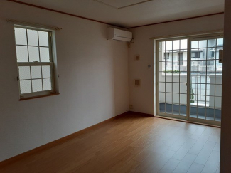 ゆったり過ごせる居間です